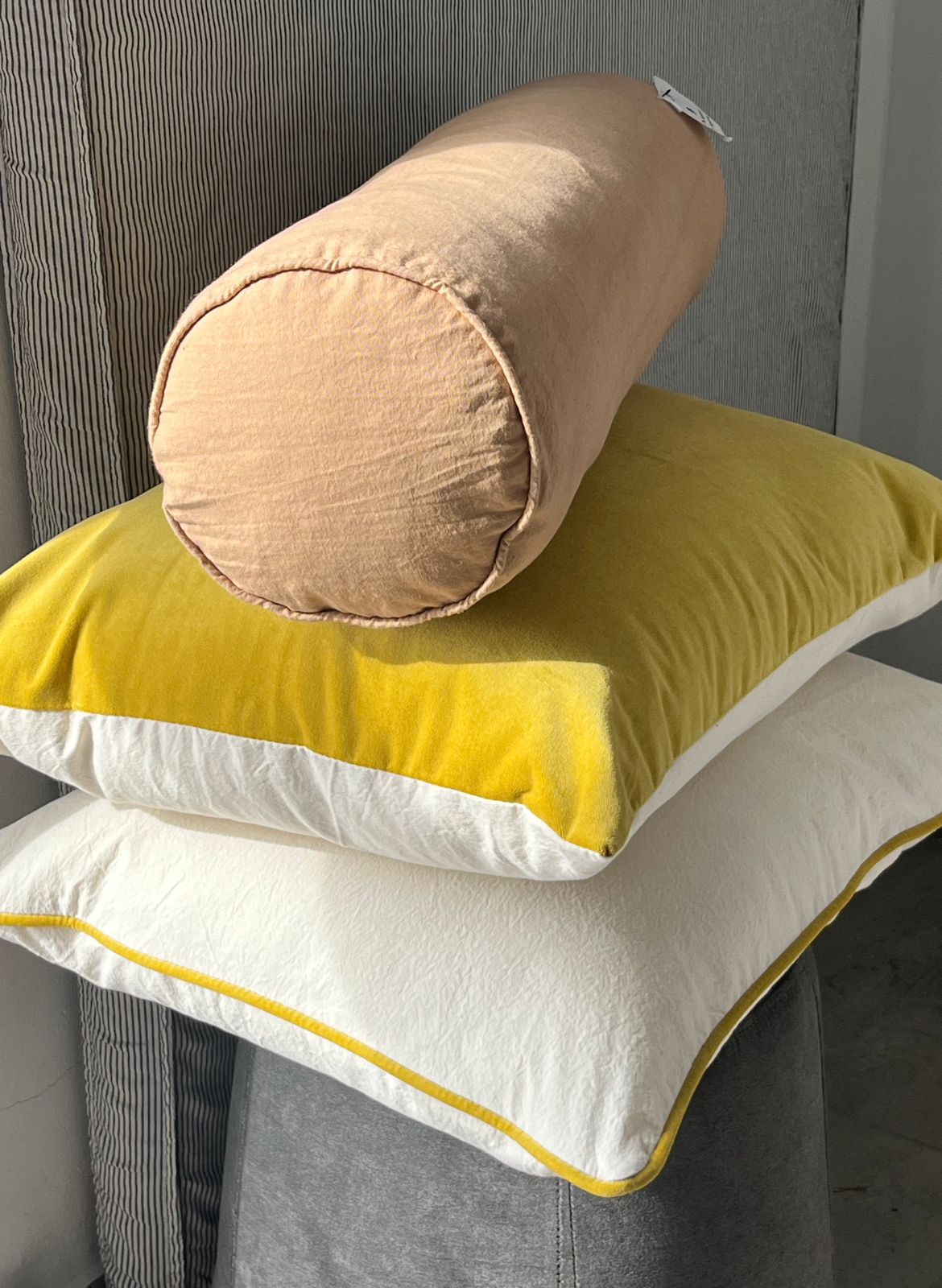 ALMOHADONES & ROPA CAMA