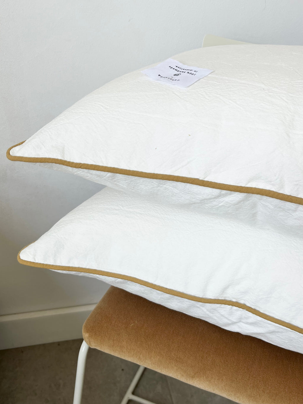 Almohadón Tusor Off White / Avellana