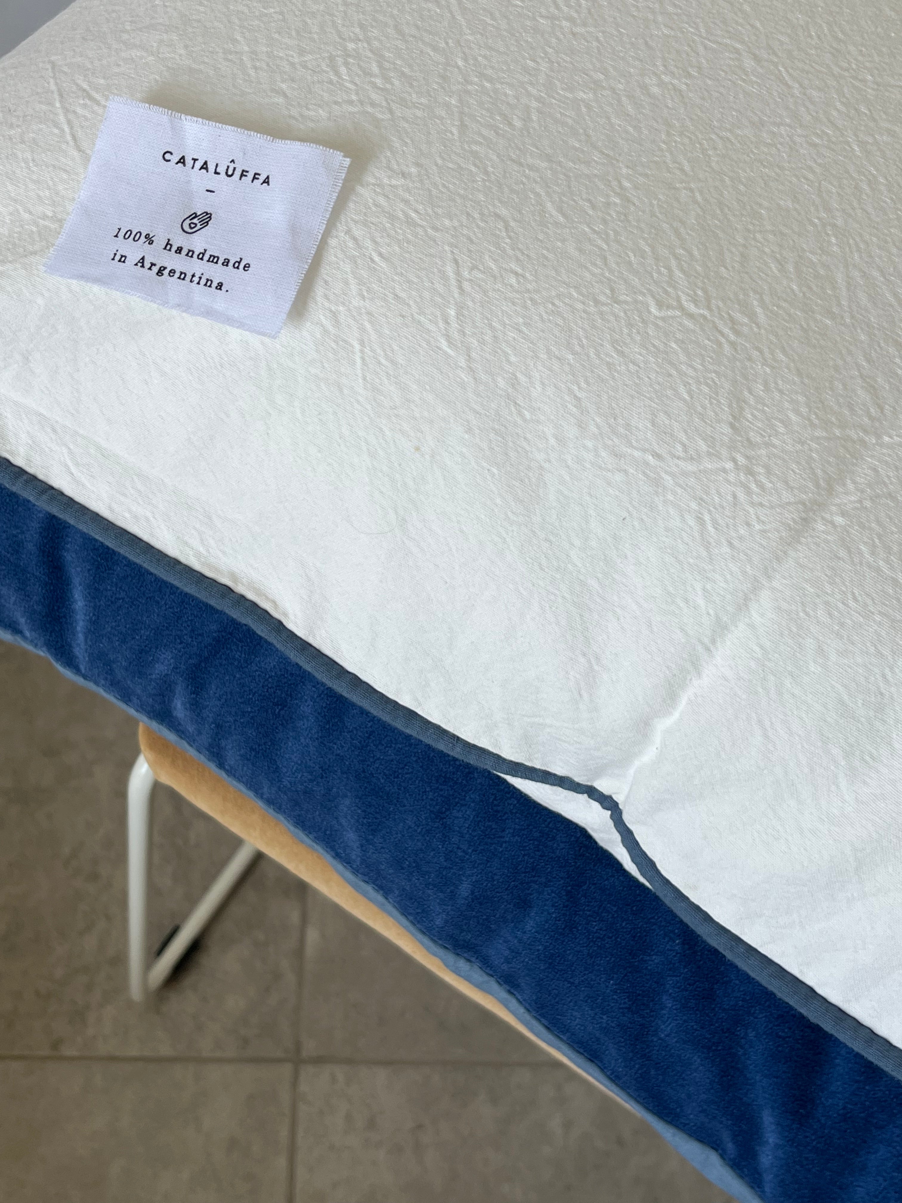 Almohadón Pana Dark Blue / Tusor • 50x70 cm