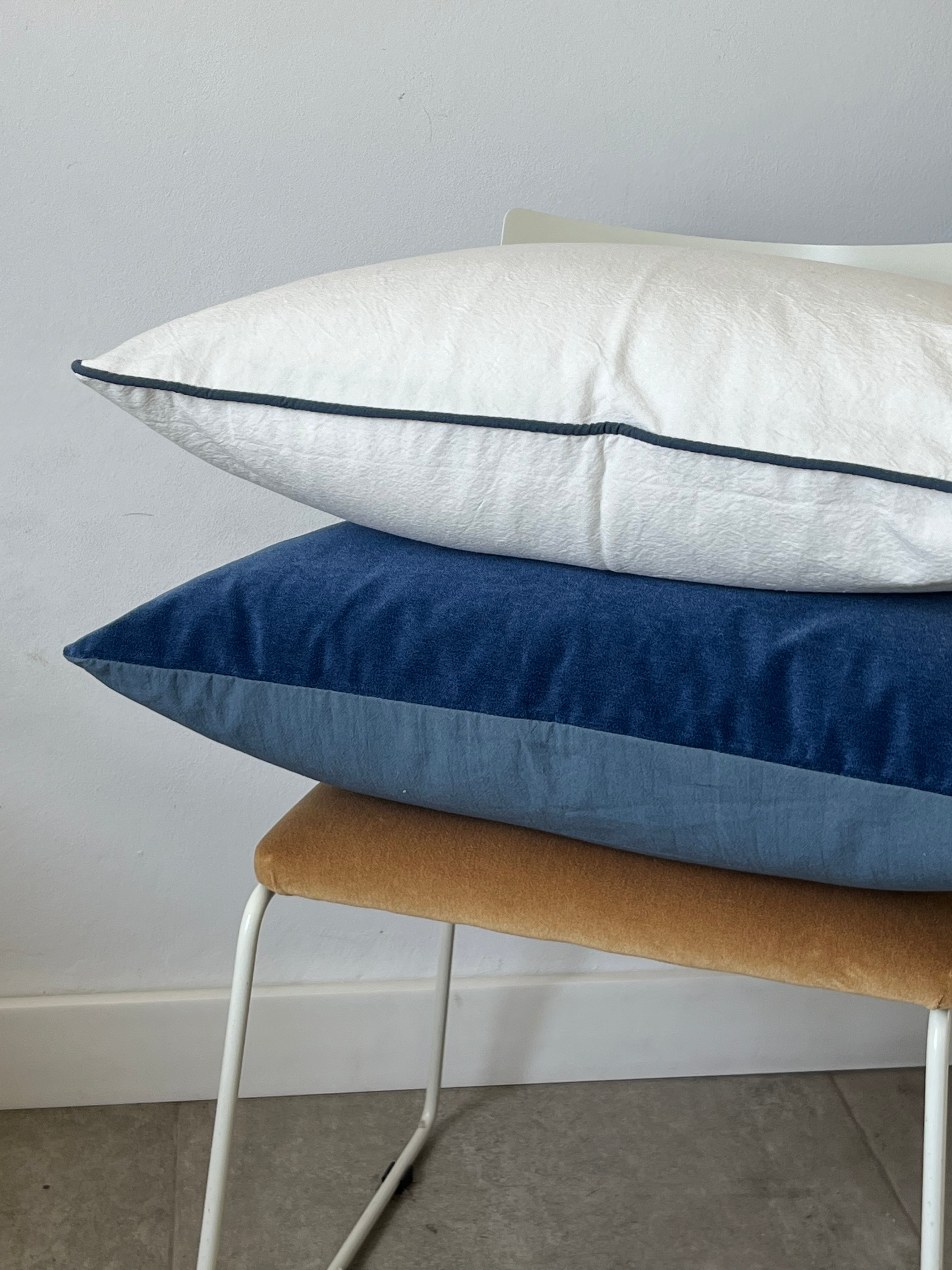 Almohadón Tusor Off White / Azul • 50x70 cm