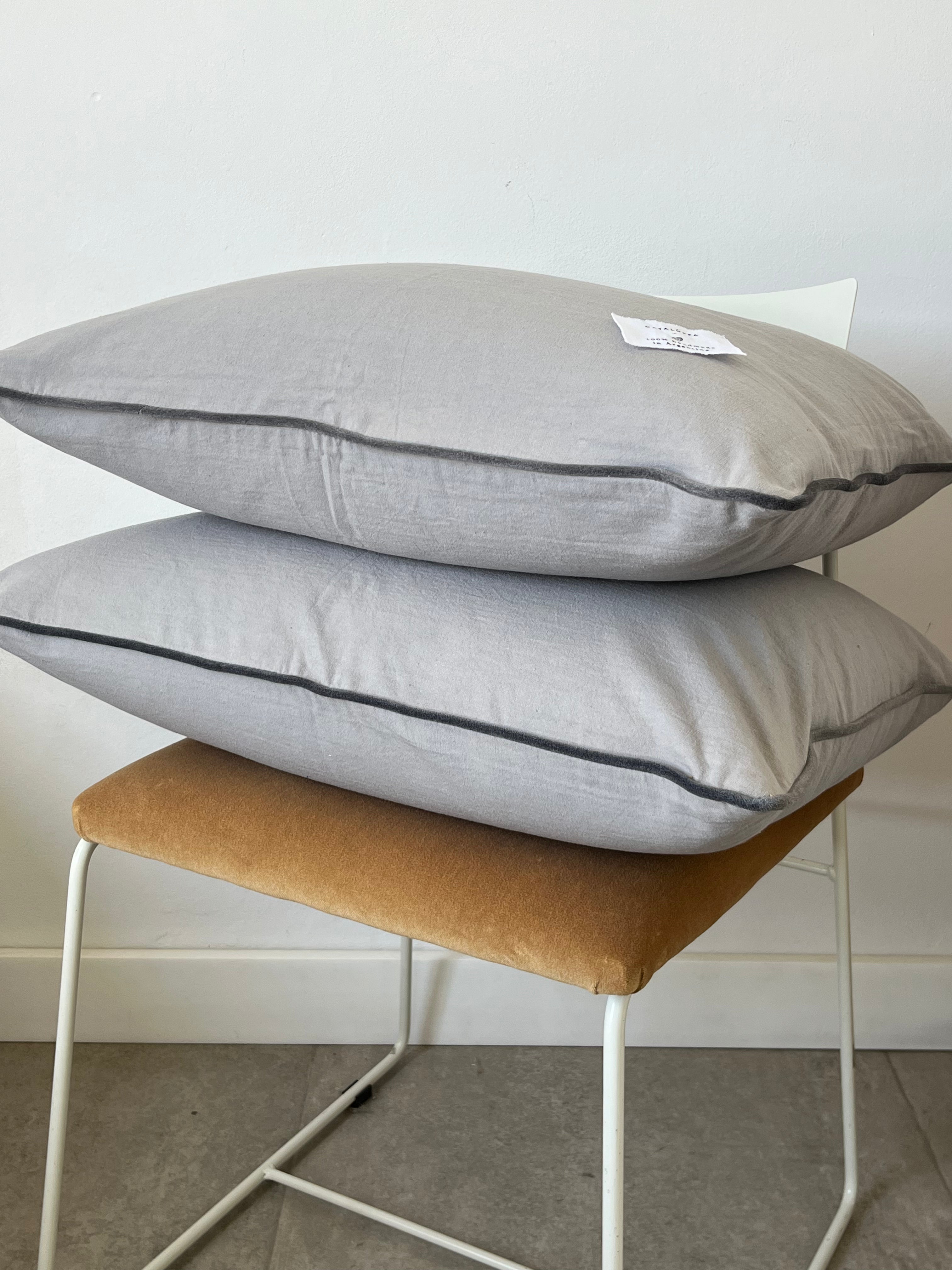 Almohadón Tusor Grey / Gris • 50x70 cm